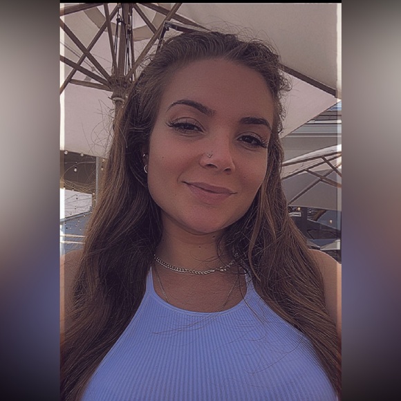 Meet Roxanna, your stylish Companion! - Picture 6 of 10